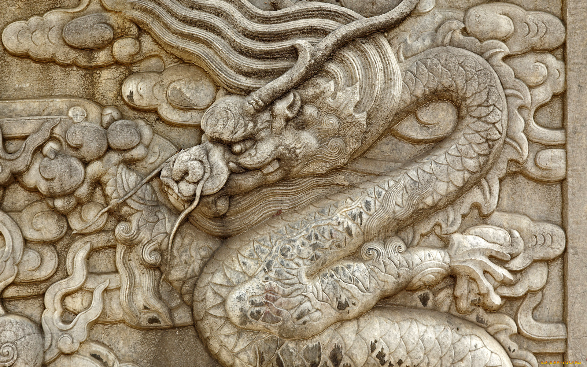 Китайский дракон рельеф скульптура